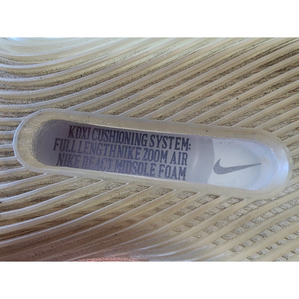 Nike size 10 shoes - Picture 5 of 11